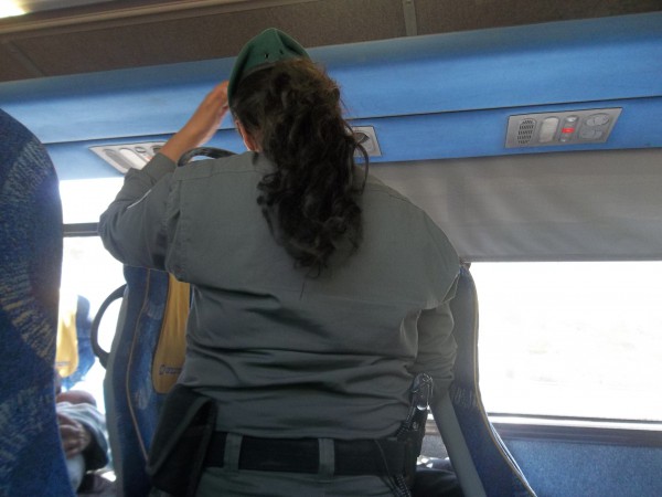 Soldado pidiendo los documentos. Foto: Tali Feld Gleiser.