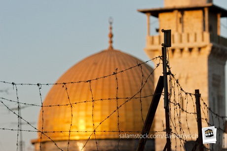 A barbed wire fence stands in front of Al Aqsa Mosque and the Dome of the Rock in Jerusalem on August 26, 2005.