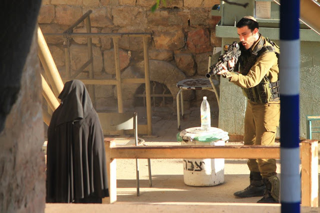 Hadil Hashlamun en el momento de su ejecución por el soldado israelí. Foto: Marcel Leme.
