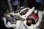 Los cadáveres de cinco niños de la misma familia muertos en un ataque aéreo israelí el 14 de noviembre yacen en una sala de un hospital de Gaza (MEE/Atiyya&nbsp;Darwish).